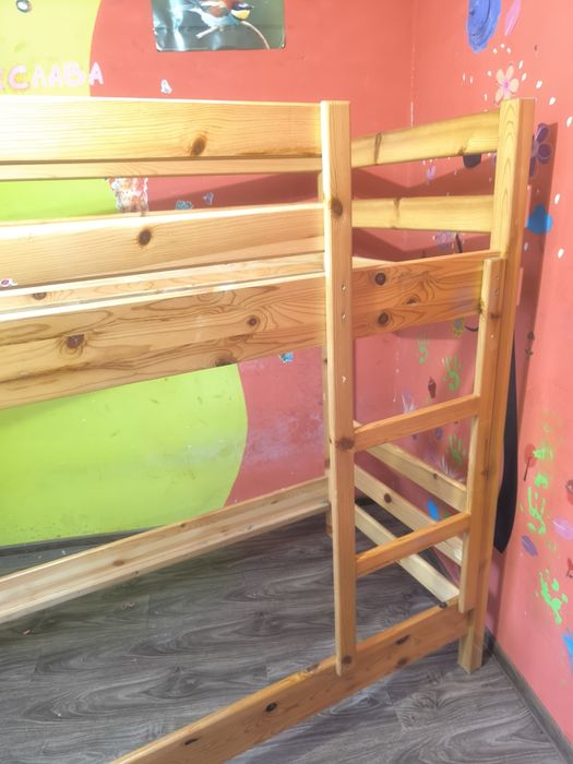 Двуетажно легло с 2бр матраци