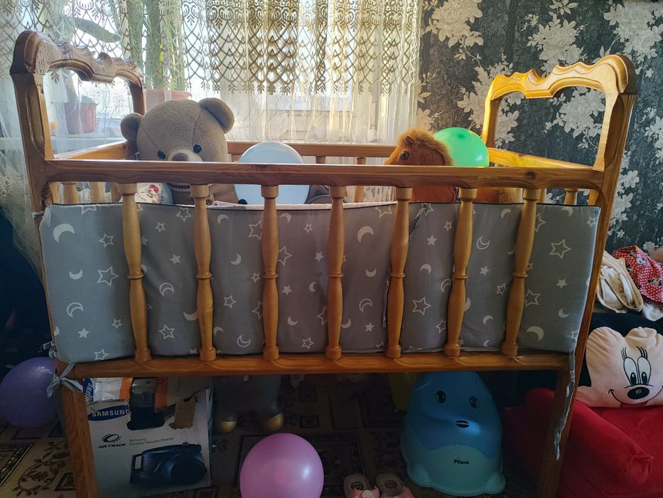 Детская деревянная кроватка