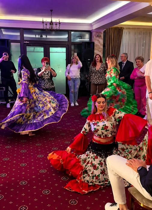 Show Dansuri evenimente -Ploiești și împrejurimi, Bellydance, oriental, țigănesc, politist, carnaval - Prețuri pentru toate buzunarele