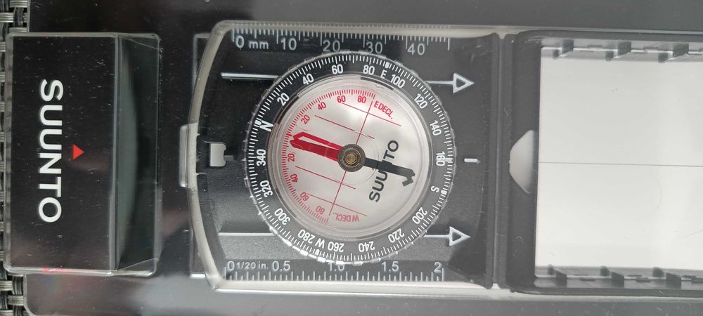 Busola Suunto MCB Mirror, Nord
