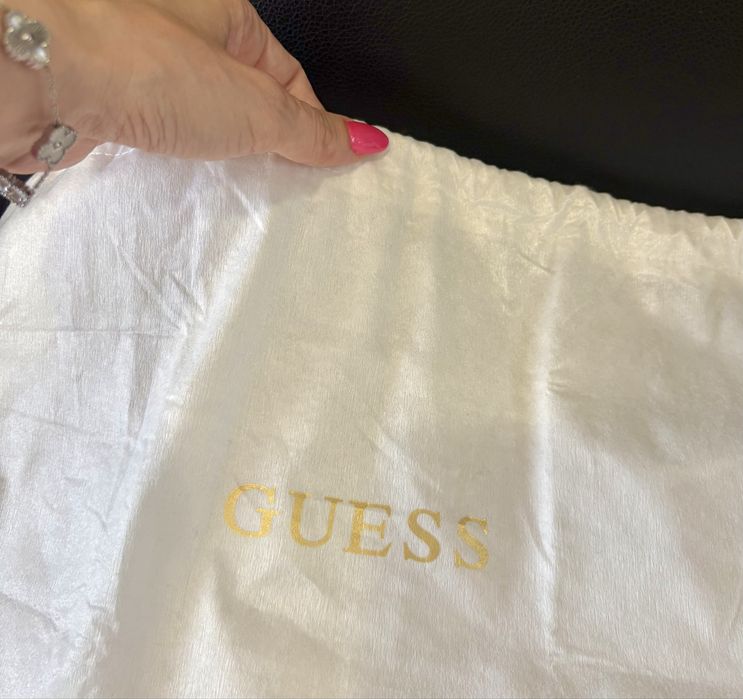 Оригинална чанта Guess