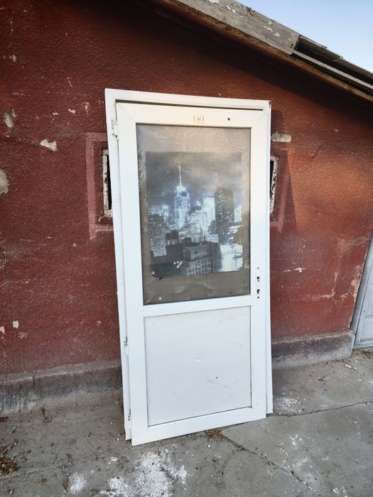 Дверь пластиковая