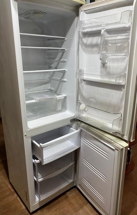 Холодильник Samsung