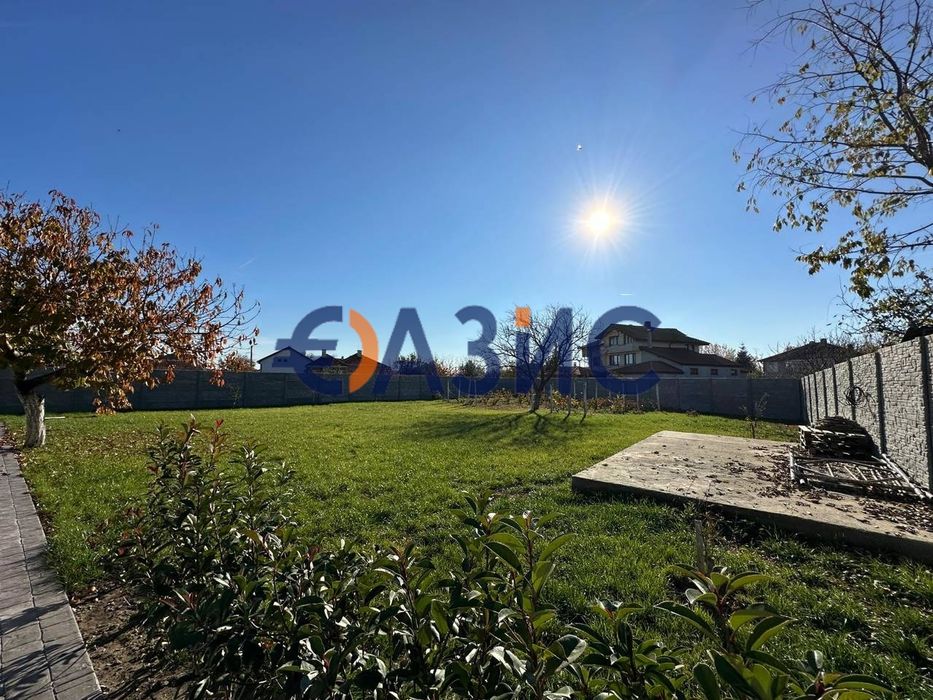 Къща с 3 спални 108 кв., с парцел 11 дка, с. Гюльовца, обл. Бургас,