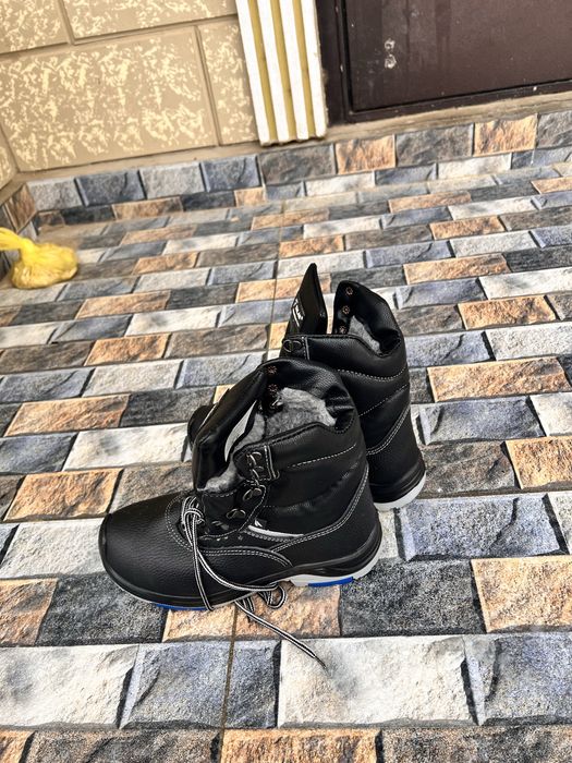 Рабочие зимние ботинки. 39 размер