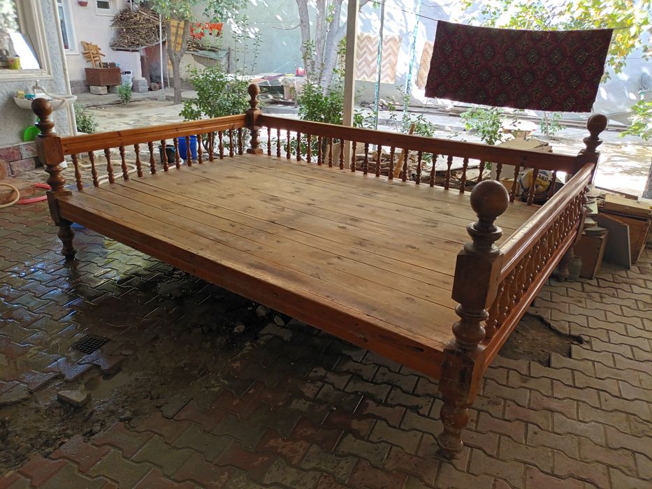 Тапчан          .