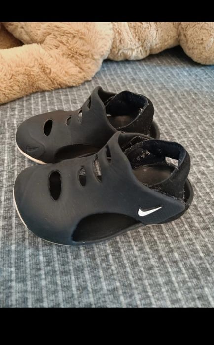 Sandale nike marimea 25