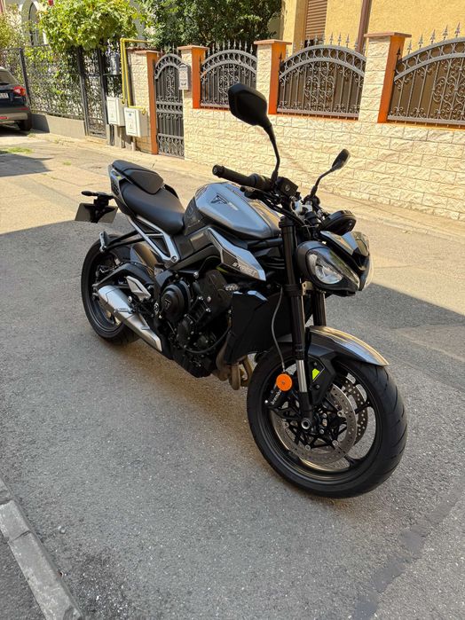 Triumph Street Triple R 765 (2023)