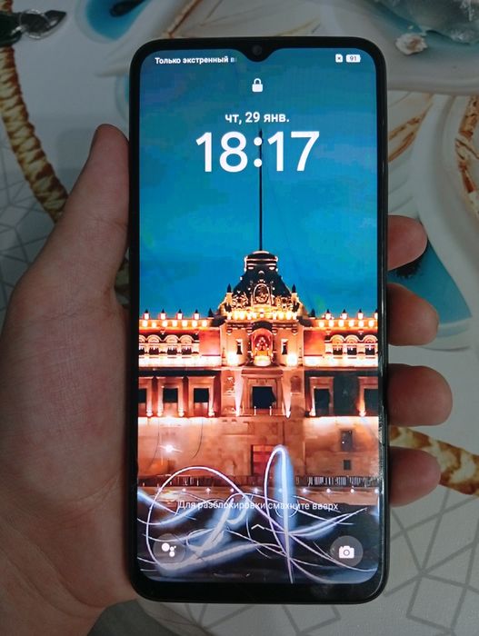 Oppo A38 в среднем состоянии.