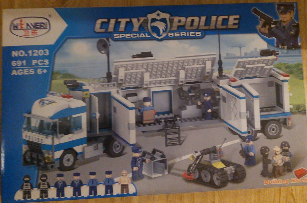 Голям Конструктор Градска полиция 691 части  в кутия . CITY POLICE