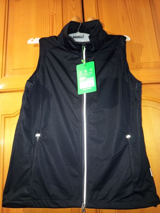 Лека дамска софтшел жилетка HAKRO