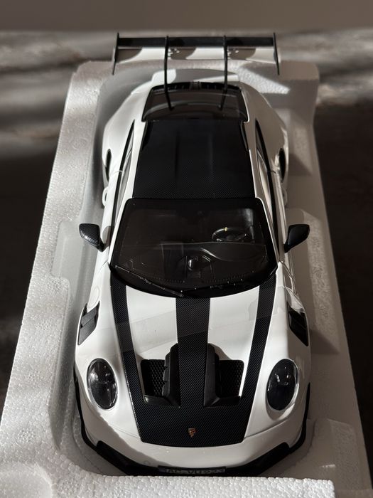 Колекционерски автомобил 1:18 Porsche 911 GT3 RS Norev