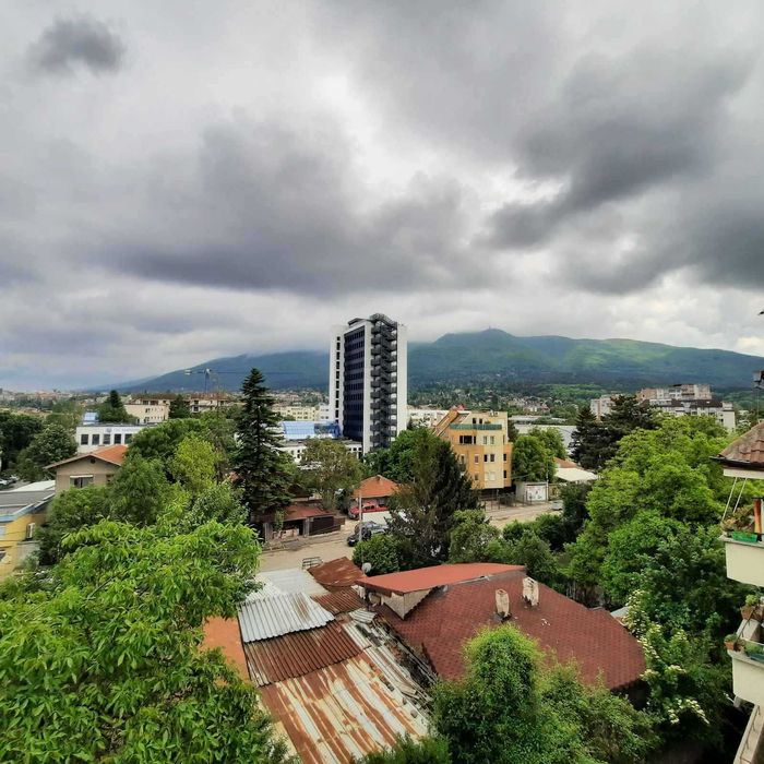 Тристаен апартамент в Карпузица