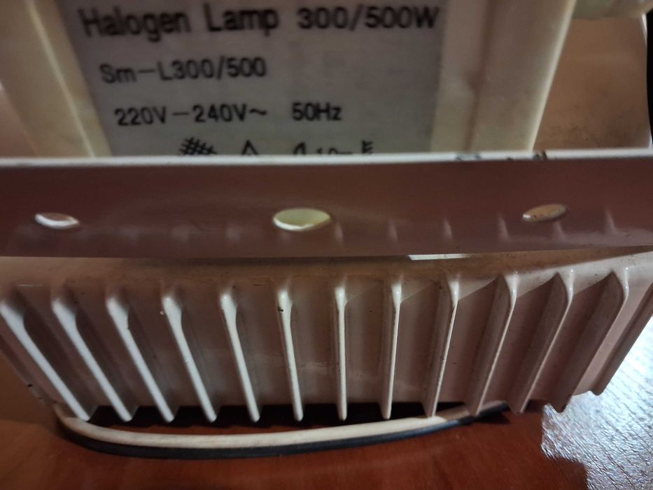 Халогенен прожектор 5 евро