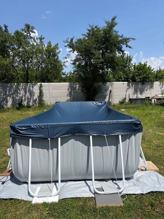 Piscina cu cadru metalic Intex Clearview 26770NP, supraterana, dreptunghiulara, cu pompa de filtrare + scara + folie acoperire