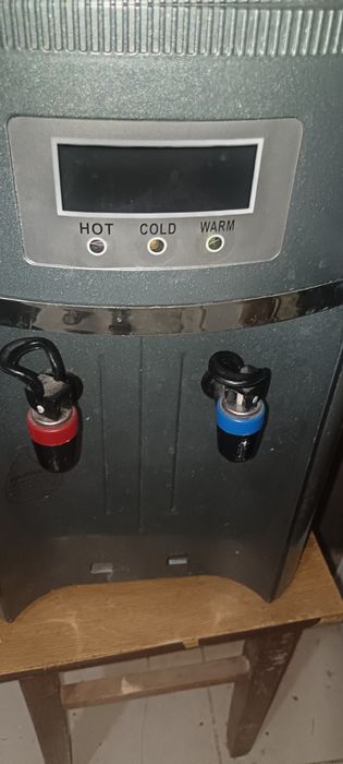 Кулер  воды бутылкой