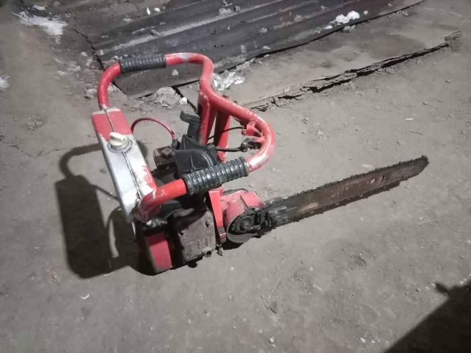 Продам,Бензопила Урал