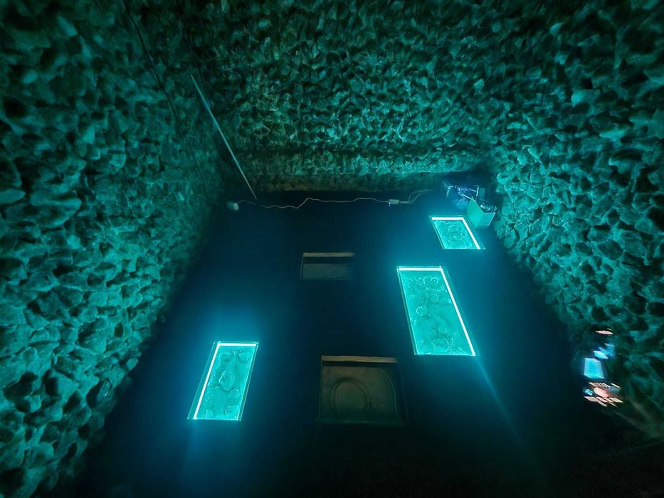 Decoratiuni interioare - casete iluminate podea, banda LED