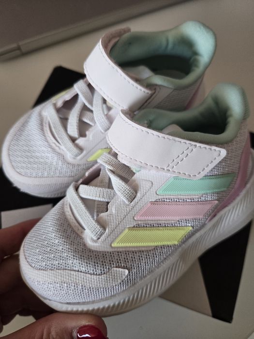 Reebok номер 22, adidas 21