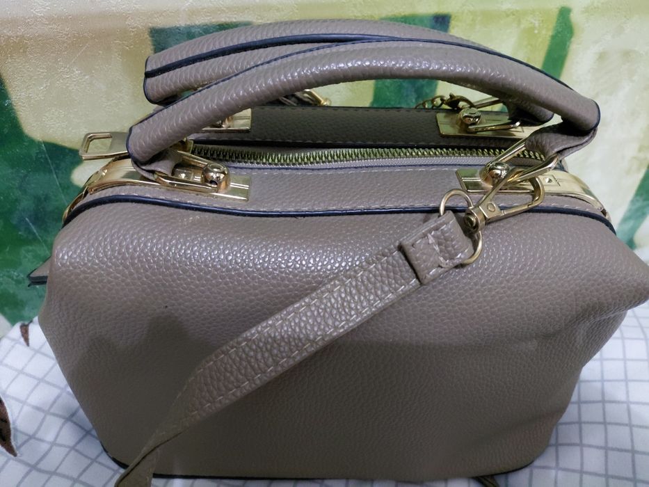 Сумку Michael Kors продам
