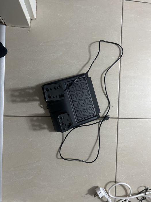 Volan și pedale de curse de la scorpion