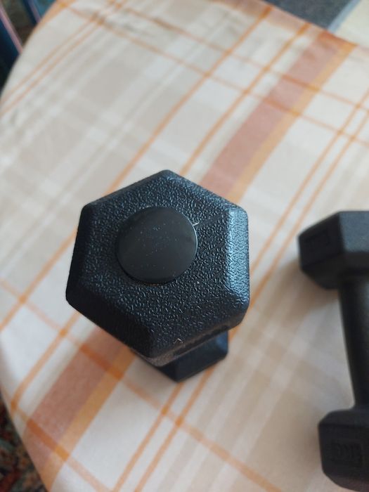 Продам гантели 1 кг
