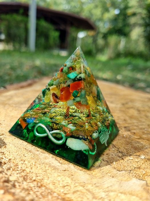 Piramida orgonica pentru belsug