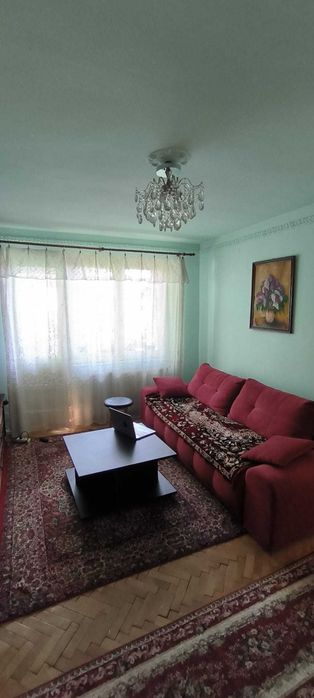 Vand apartament 2 camere + balcon, et. 3/4, zonă liniștită lângă școli și piață – Câmpina!