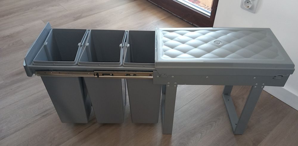 Cos de gunoi bucatarie reciclare selectiva