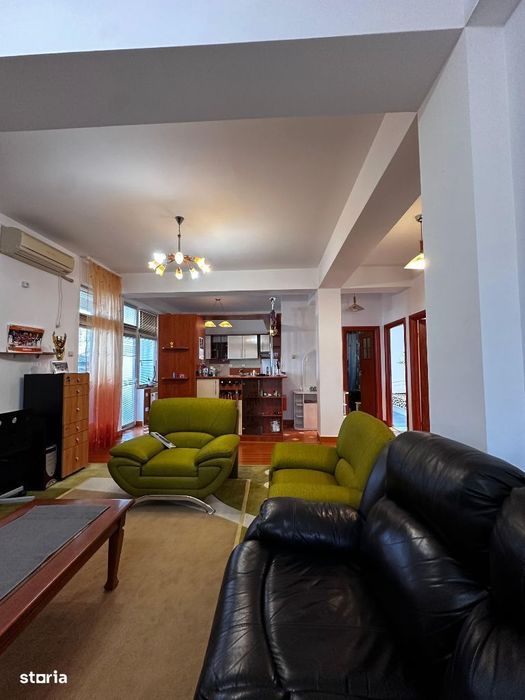 Apartament 3 camere - ultracentral(in vila)