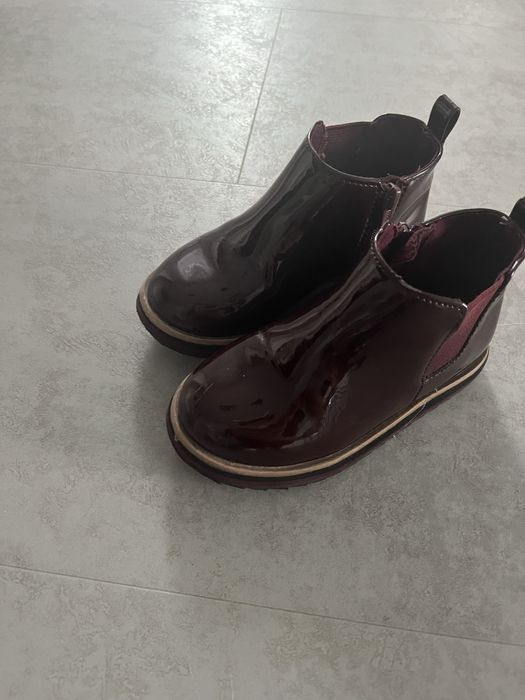 Ghete Zara, piele lacuita, marimea 22