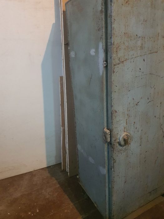 Продаётся Сейф 113×50×35