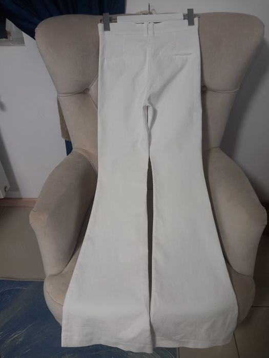 Blugi albi elastici evazati cu talie inalta măsură S Zara noi