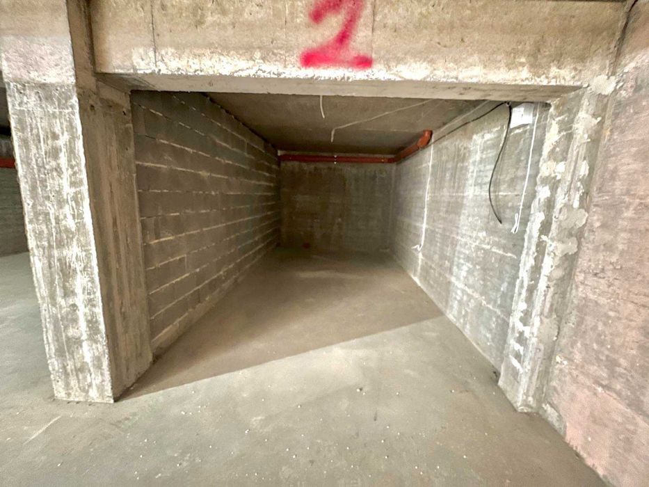 Дава се под наем Гараж / Паркомясто в Русе, Център - 18 кв.м за 102 € - Снимка #1