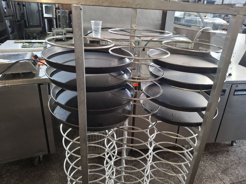 Количка за чинии/ тави за пица