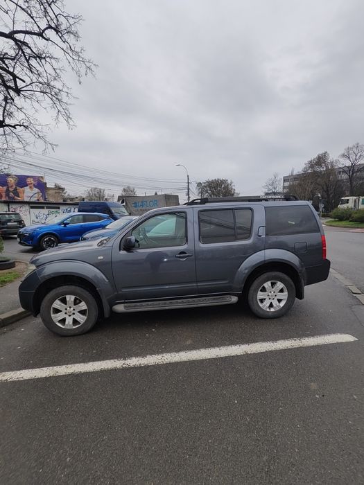 Vand SUV 4x4 Nissan Pathfinder 2.5d 2007 / 7 locuri