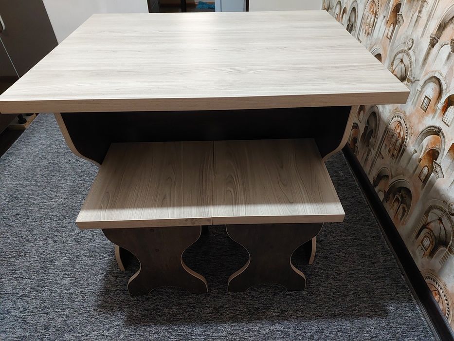 Сотилади, Продается стол обеденный с табуретками- стульями.