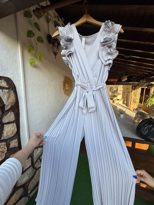 Сив официален гащеризон. Подходящ за всеки повод.