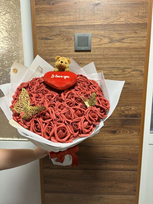 Наличен букет от фоамени рози