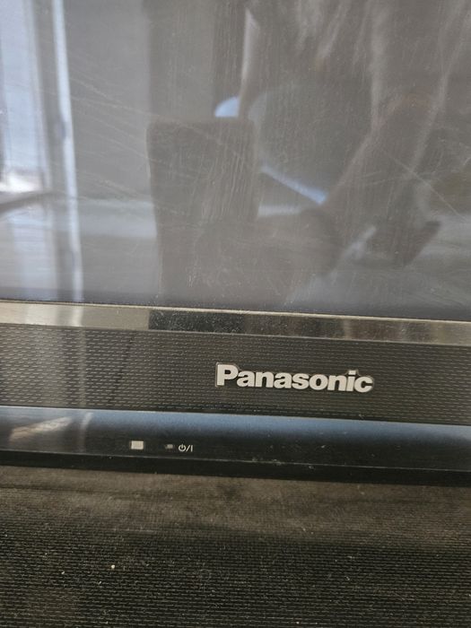 Большой телевизор, работает