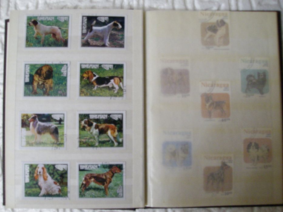 Продавам три класьора с филателни марки