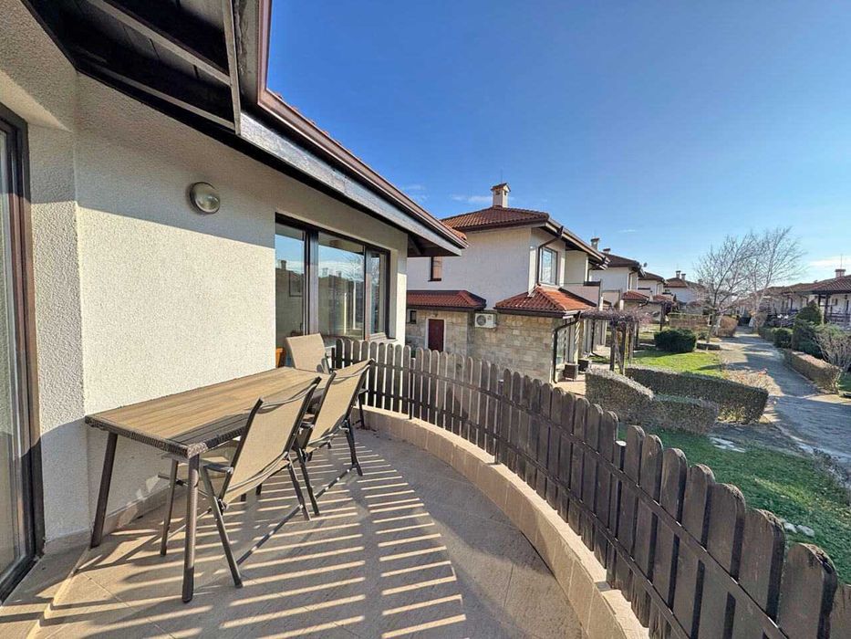 Просторен тристаен апартамент в к-с „Bay View Villas“, Кошарица