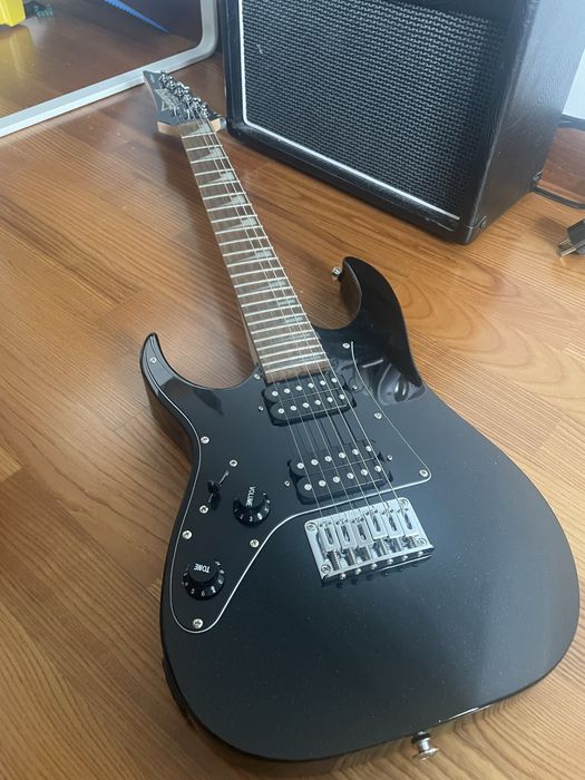 Chitara electrica Ibanez Stangaci + husa, amplificator si casti