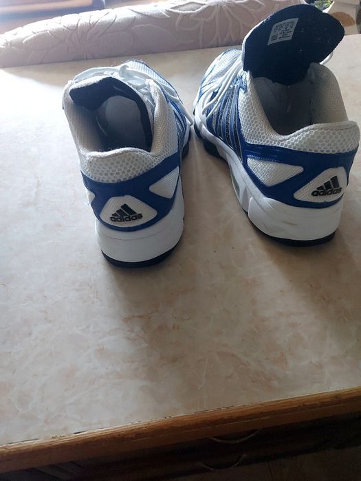 маратонки Adidas номер 48