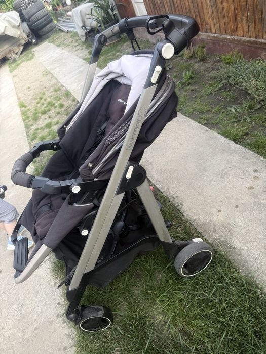 Carucior sport pliabil tip umbrela