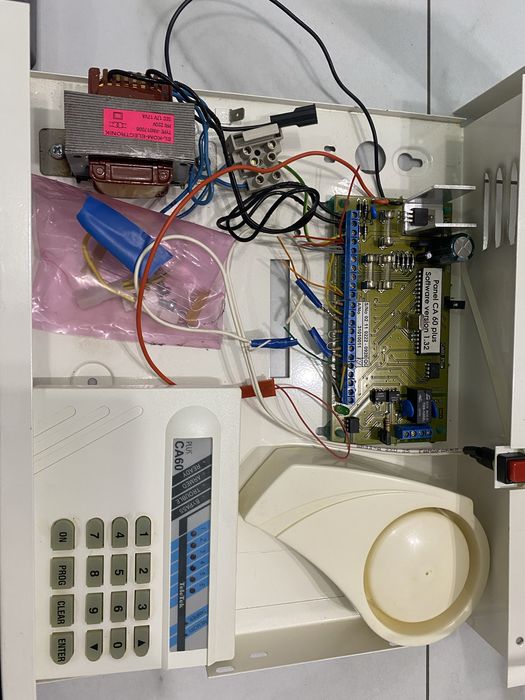 OPTEX – външни периметрови бариери + TeleTek СОТ централа