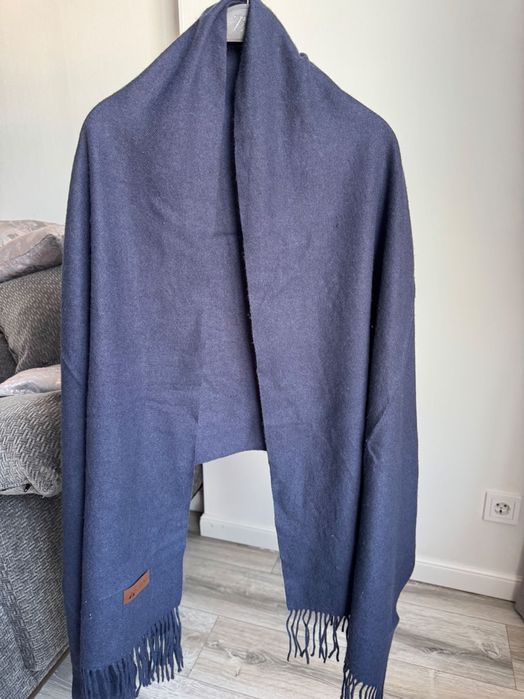 Продам темно синий шарф