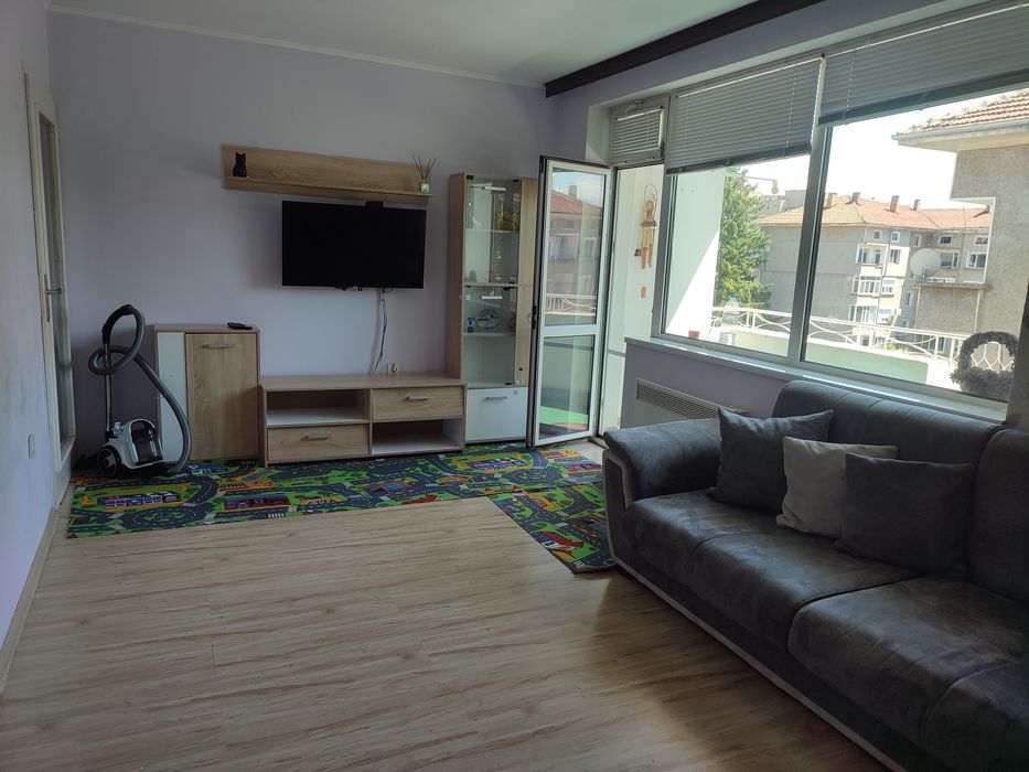 Продавам 4-ри стаен апартамент