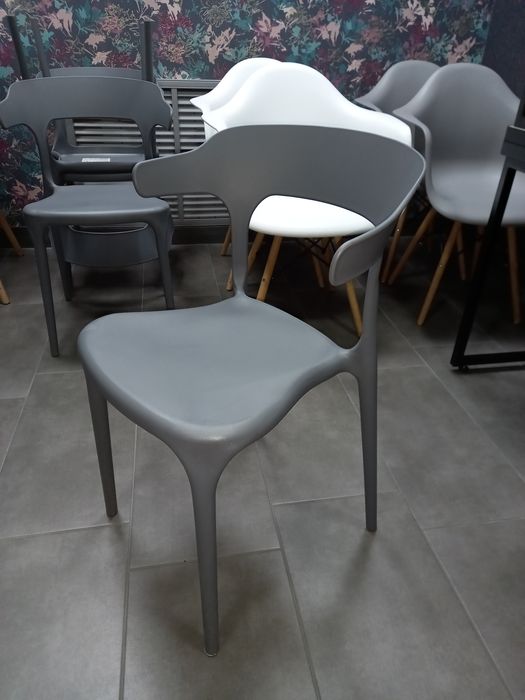 Стулья интерьерные полипропилен.