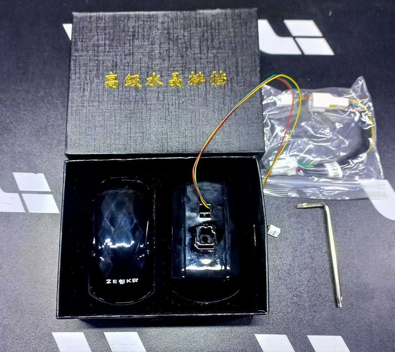 Накладка на селектор, кристалл с подсветкой ZEEKR 001/009